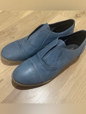 Women’s Slip-On Blue Leather Oxford Shoes, Size 8